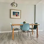 Heart Downtown! City View Onsite Parking! King Bed Lm807