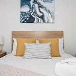 Luxury 5Beds 3Baths 2Balcony Penthouse 542Blvd