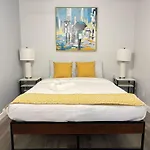 Downtown City View Renovated 3 Beds Free Parking Lm407
