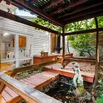3-Bed 2&Half-Bath Pet Friendly Atlanta Buckhead Home
