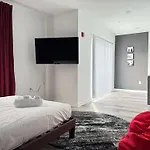 Luxury 2B2B Penthouse With Balcony Downtown 542Blvd