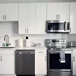 Luxury 1B1B With Balcony Downtown 542Blvd