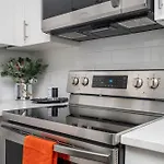 Luxury New 2B2B Private Balcony 542Blvd