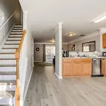 8 Mi To Downtown Atlanta Townhome!