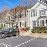 8 Mi To Downtown Atlanta Townhome!
