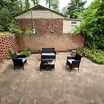 Spacious 4Br By Airport & Shops!