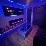 The Showtime Pad - Game Room - Pool Table - Fireplace