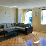 Downtown 1 Bedroom Apt 20L