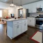 Modern Bungalow Near Downtown