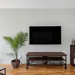 Trendy Castleberry Hill Condo- Walk To Mercedes Benz/ All Downtown Attractions