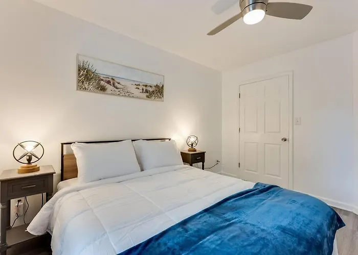 Luxury Atlanta Home - Self Check-In Pet Friendly Free Parking