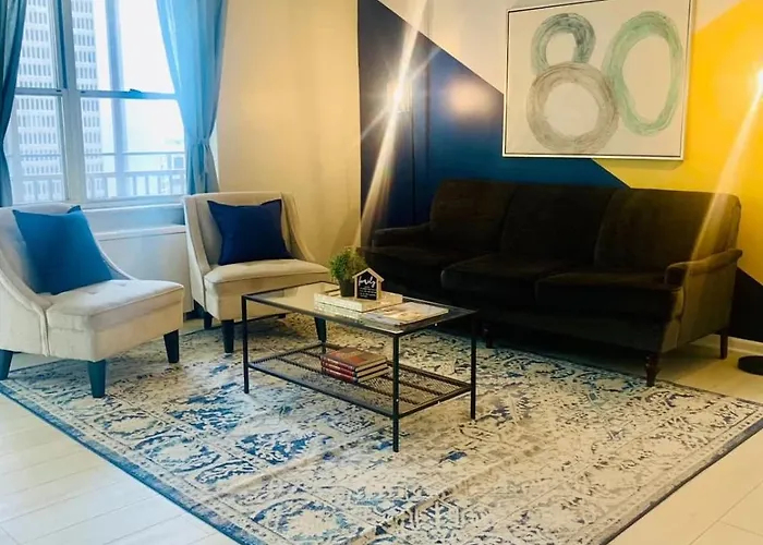 Downtown Condo! Private Balcony! Pt10F