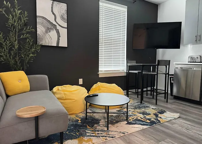 Luxury 2B2B Penthouse With Balcony Downtown 542Blvd