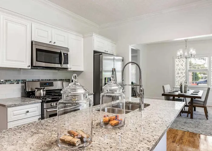 Spacious Home Near Zoo Atlanta L Sleeps 12 Includ
