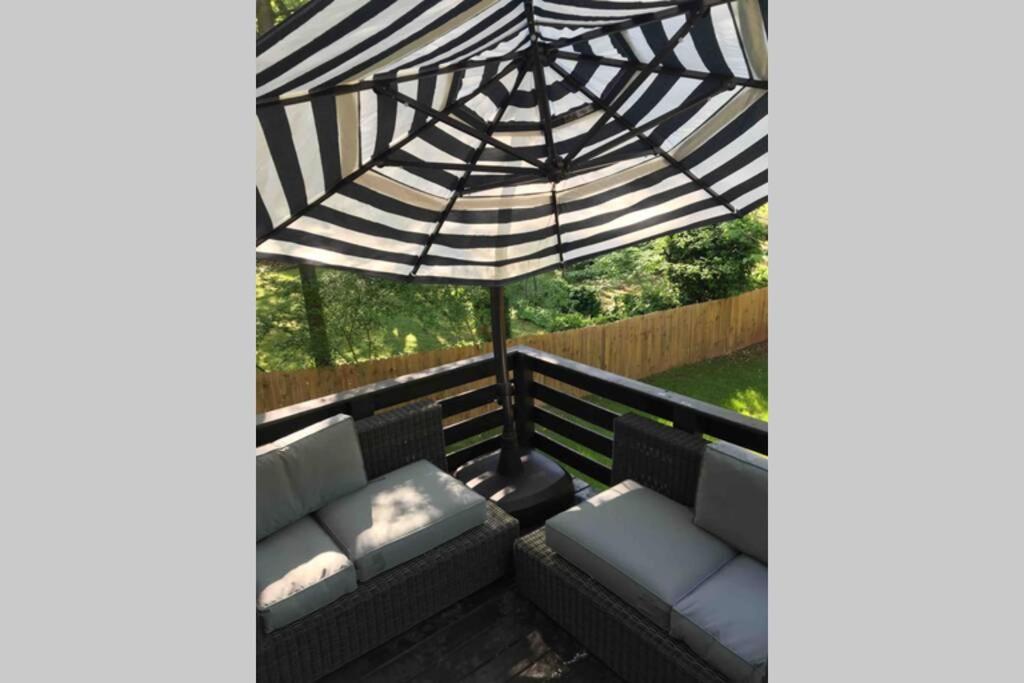 Modern Home:3 Bedroom;2.5 Bath Near M-benz Stadium Holiday home *