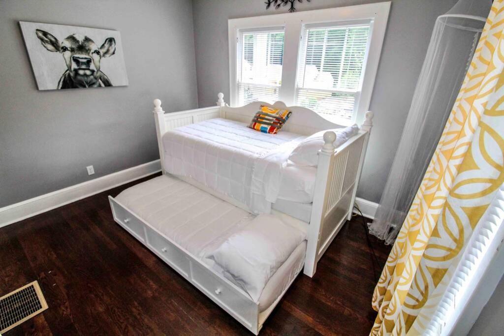 Serene & Elegant Smart Location & Pkg