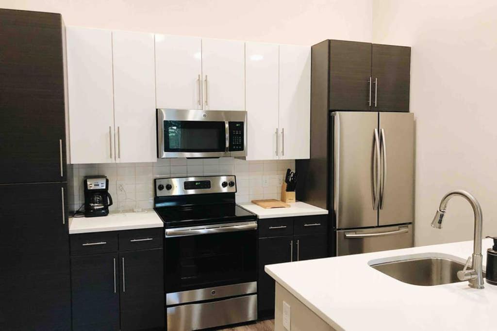 Cozy & Modern In Midtown *