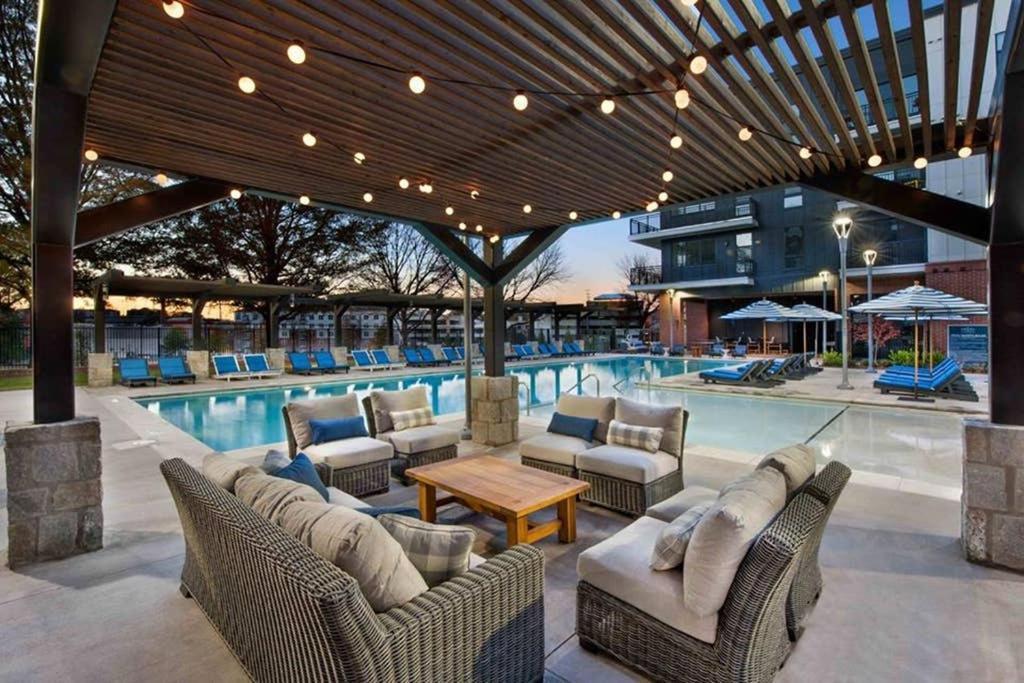 Cozy & Modern In Midtown *