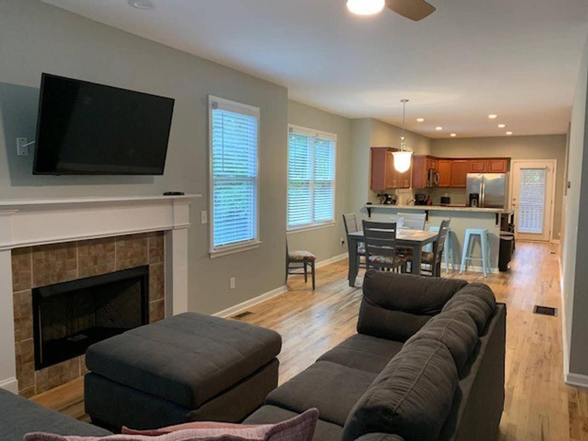 Self Checkin - Full Kitchen - Keyless Entry - Smarttvs Holiday home *