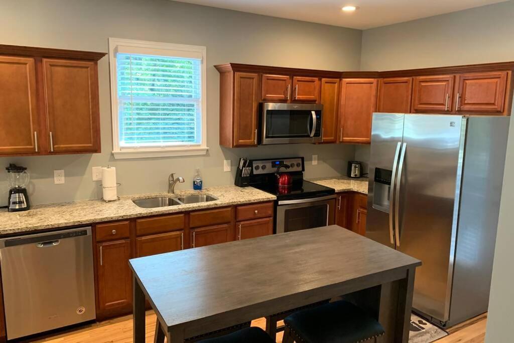 Self Checkin - Full Kitchen - Keyless Entry - Smarttvs Atlanta