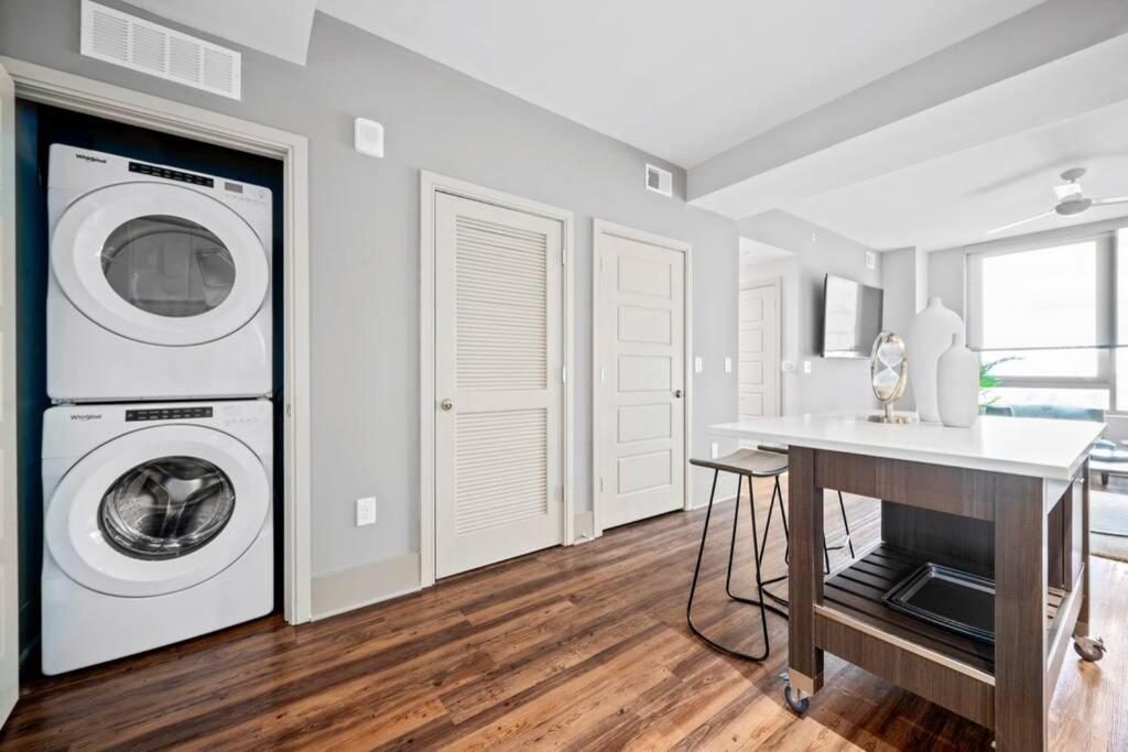 Apartment Contemporary Living In Buckhead 2bds/2ba