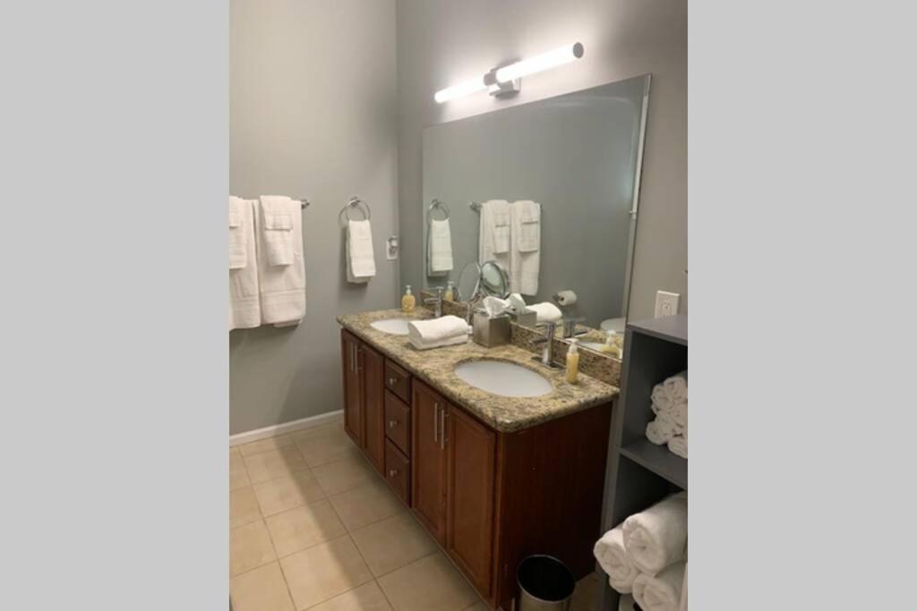 Self Checkin - Full Kitchen - Keyless Entry - Smarttvs *