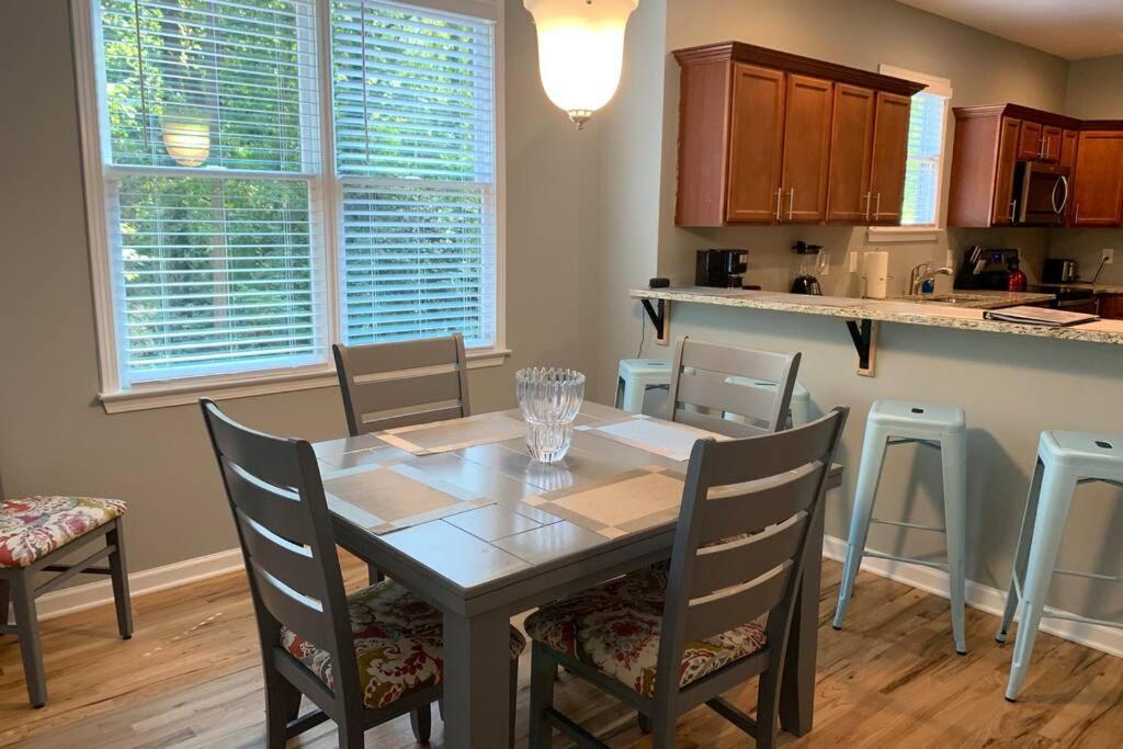 Self Checkin - Full Kitchen - Keyless Entry - Smarttvs Holiday home