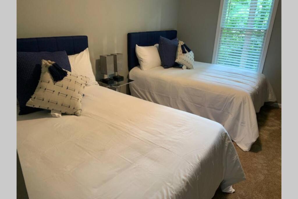 Holiday home Self Checkin - Full Kitchen - Keyless Entry - Smarttvs