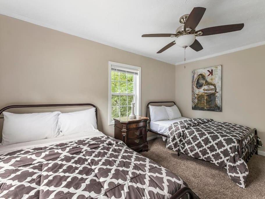 Gorgeous East Village Near Downtown Sleeps 12 5 Bedrooms Coffee Bbq Ac Parking Holiday home *