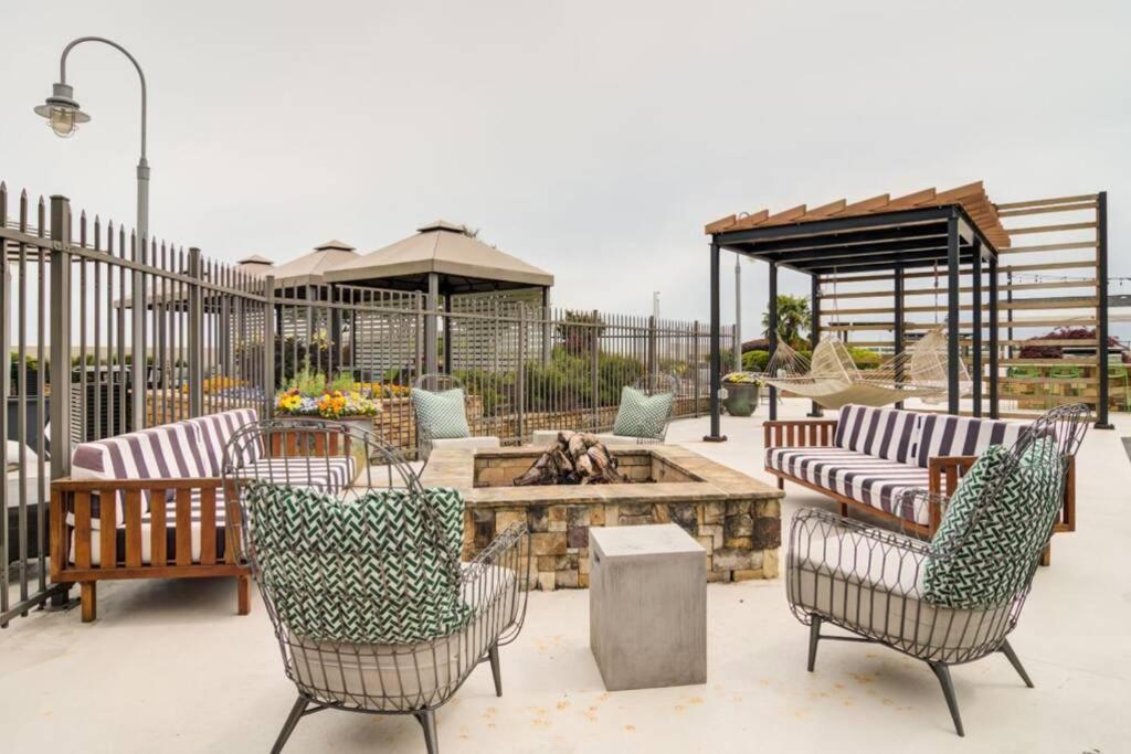 Buckhead Retreat- Spacious 2bd 2ba- Private Balcony, Rooftop-s30