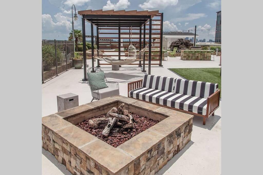 Buckhead Retreat- Spacious 2bd 2ba- Private Balcony, Rooftop-s30 * Atlanta