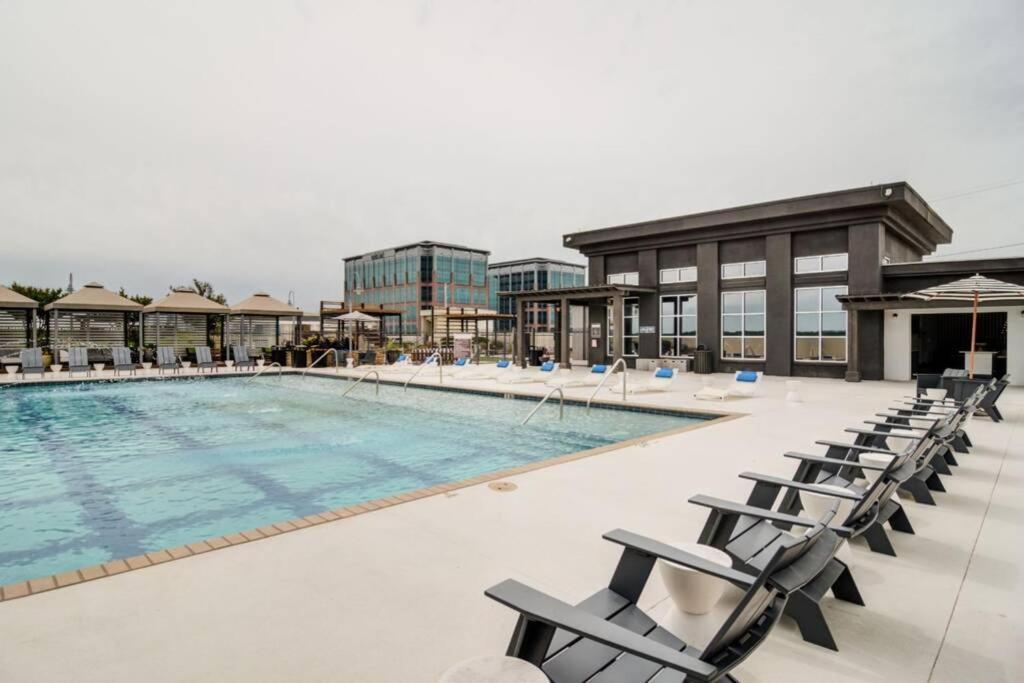 Apartment Buckhead Retreat- Spacious 2bd 2ba- Private Balcony, Rooftop-s30 *