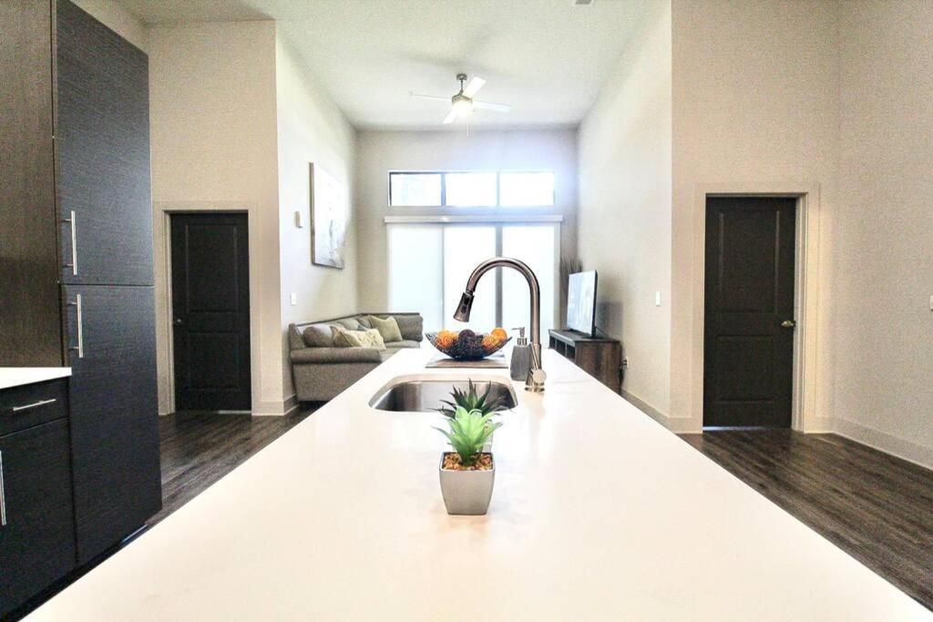 Contemporary City Getaway Near Dt Workspace *