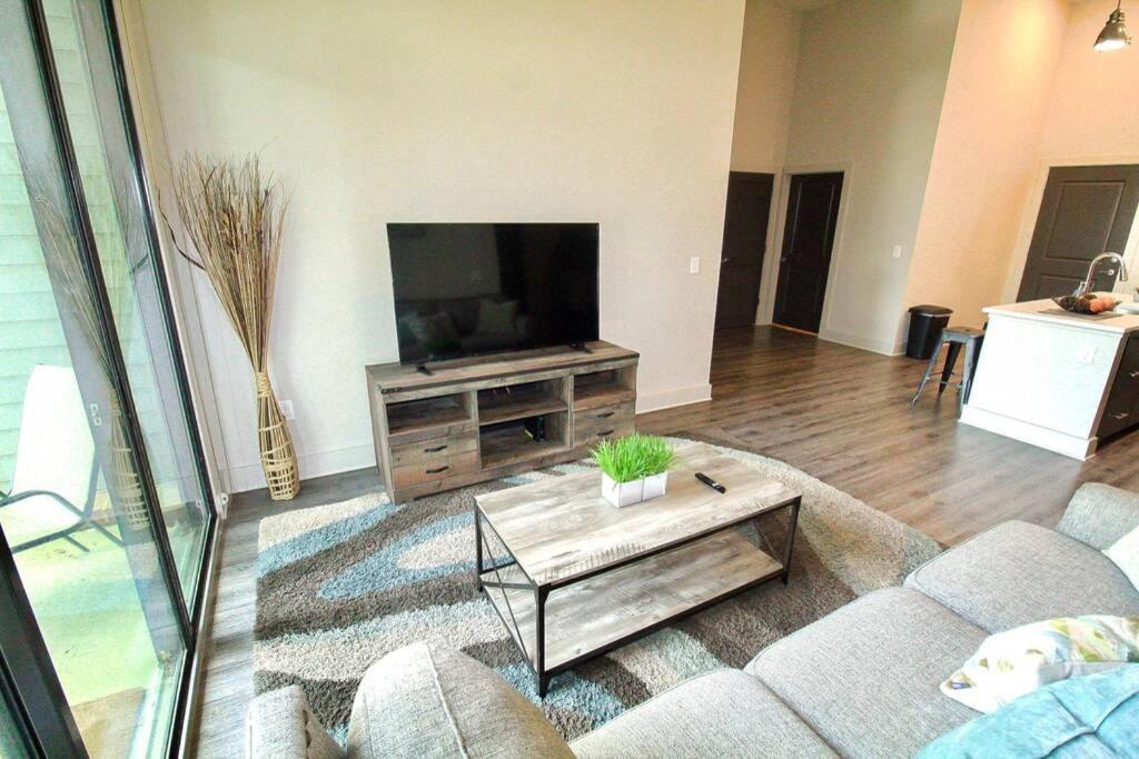 Contemporary City Getaway Near Dt Workspace Apartment *