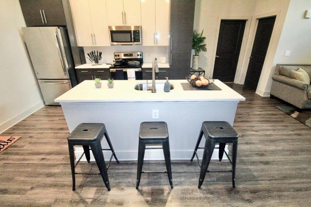 Contemporary City Getaway Near Dt Workspace Apartment *