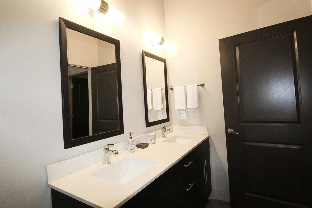 Contemporary City Getaway Near Dt Workspace Apartment *