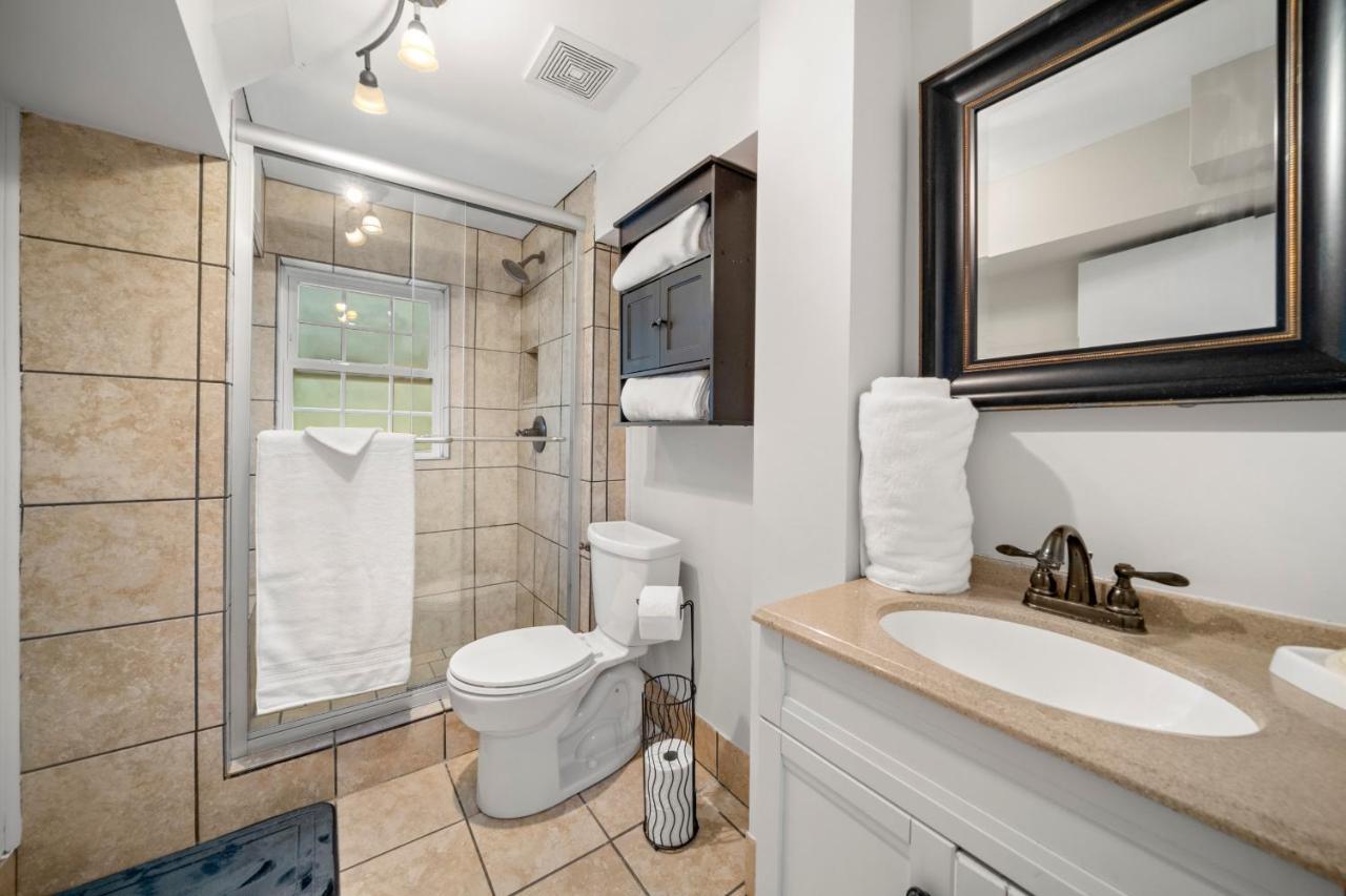 Midtown Palace With Movie Theatre Holiday home