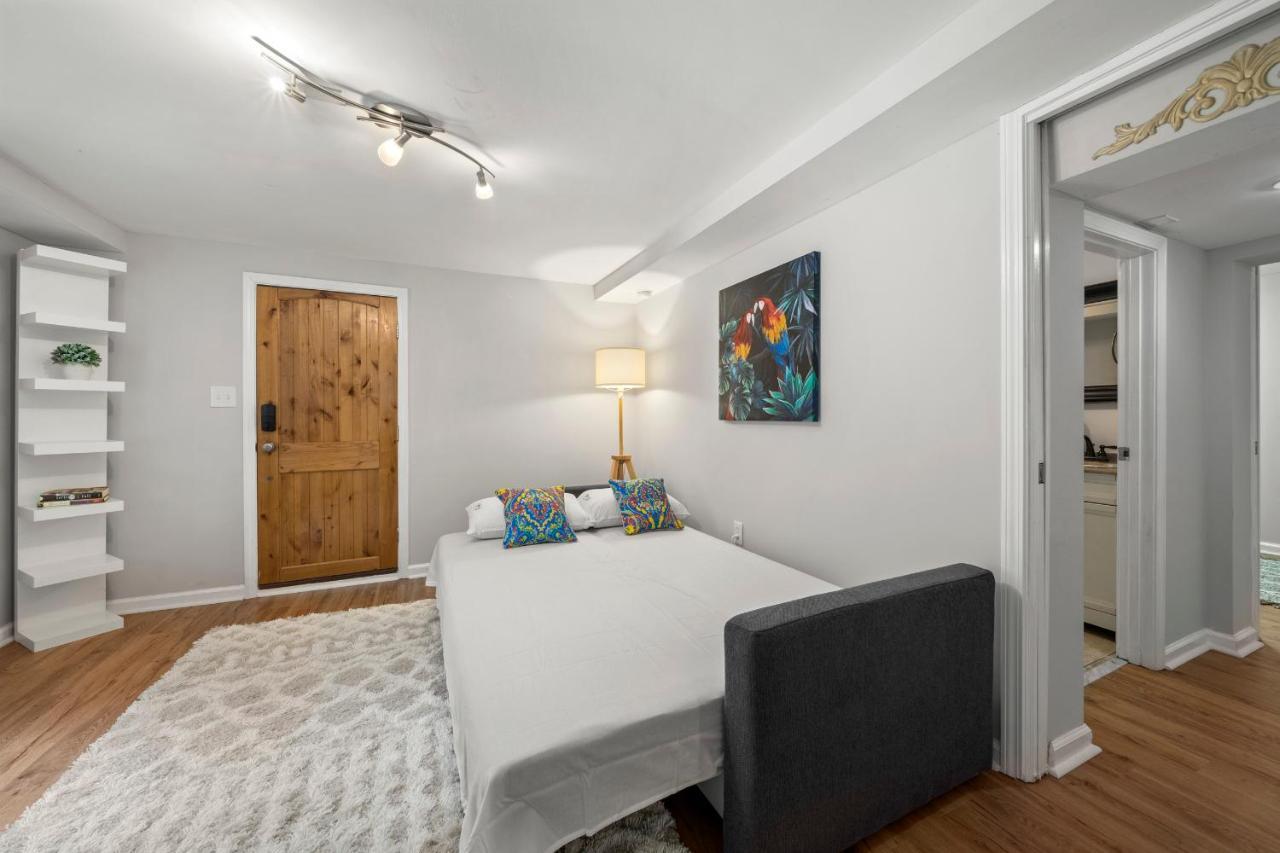 Midtown Palace With Movie Theatre Holiday home Atlanta