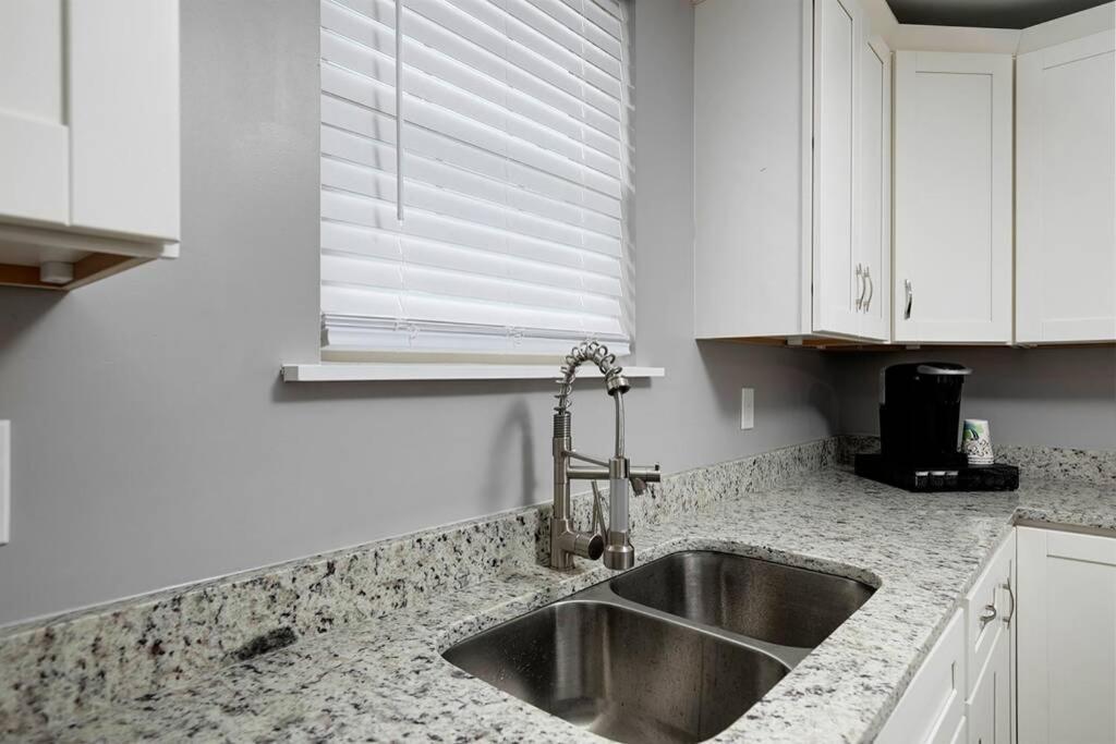 Relaxing Luxury Near Airport & Downtown *