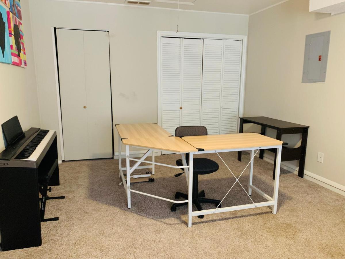 Cozy - Away From With Free Parking Guest house Atlanta