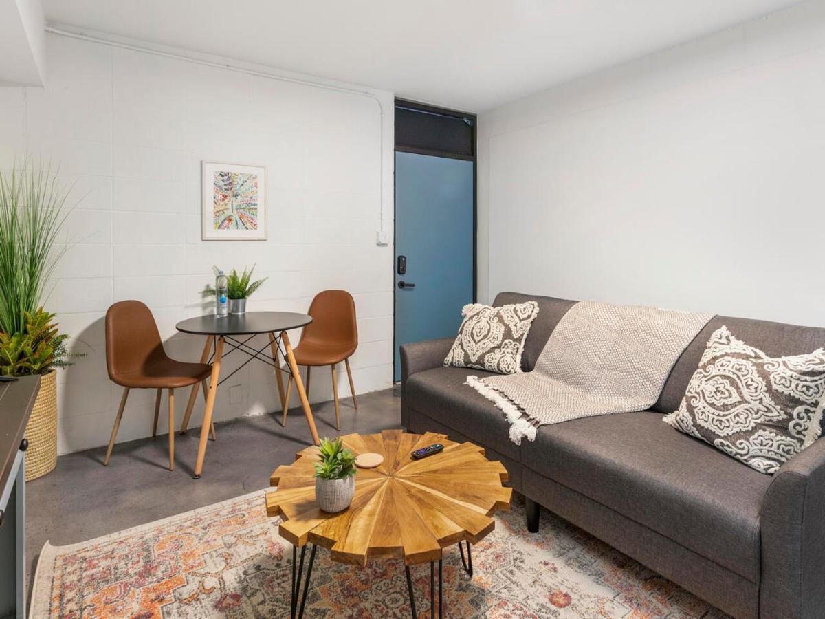 Apartment Comfortable Studio With Queen Bed, City Walkable! *
