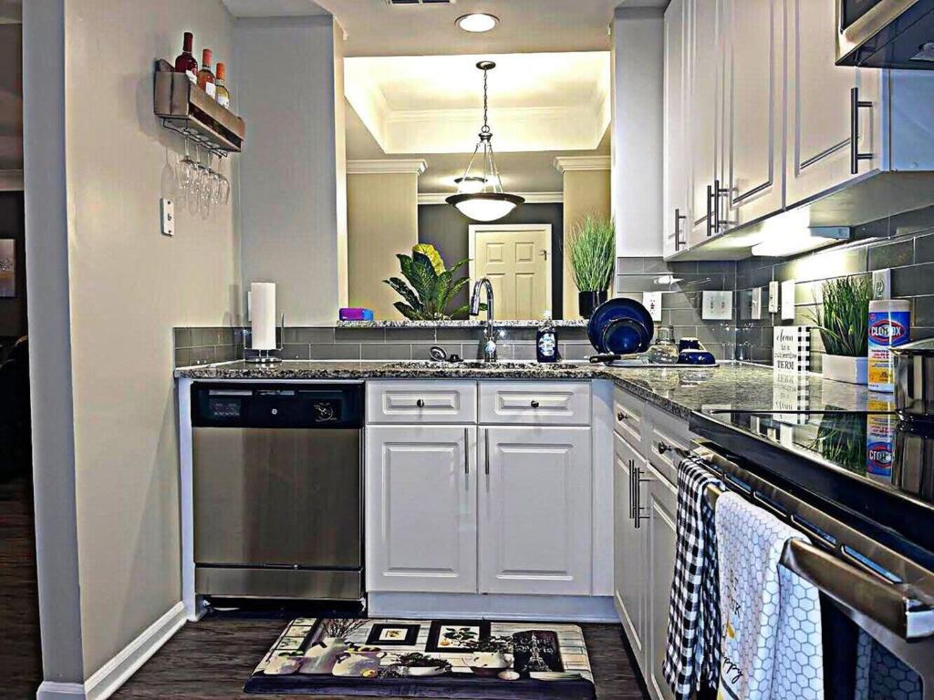 Luxury 5 Star Living In Buckhead Right Next To Lenox And Phipps Mall Apartment Atlanta