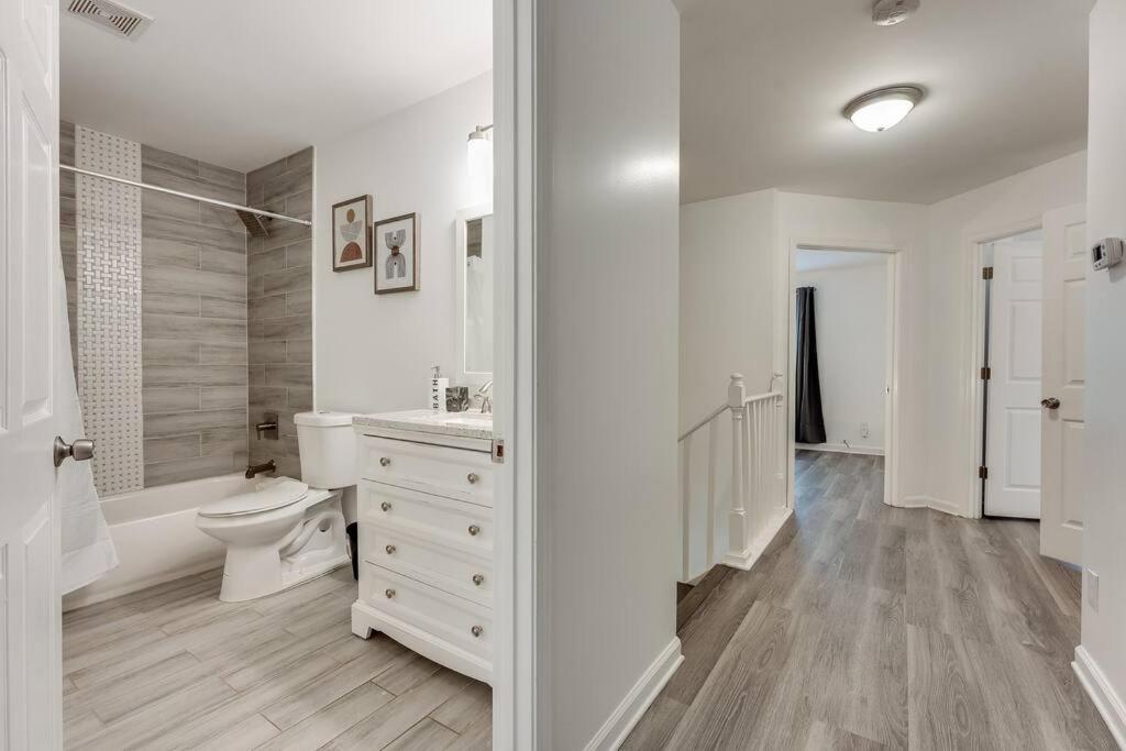 Holiday home Luxury - Self Check-in Pet Friendly Free Parking