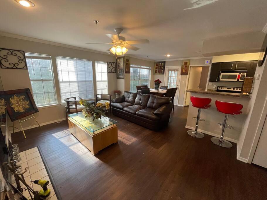 Apartment Elegant Classy 2 Bedroom Suite