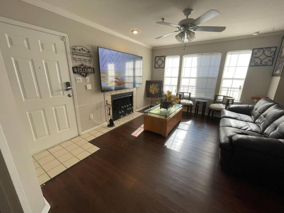 Elegant Classy 2 Bedroom Suite Apartment *