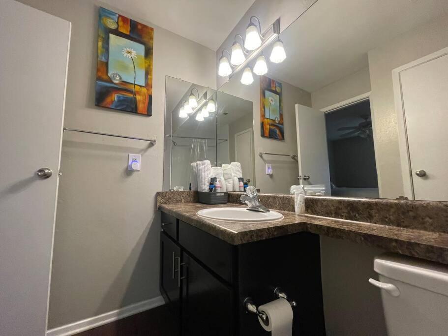 Elegant Classy 2 Bedroom Suite Apartment *