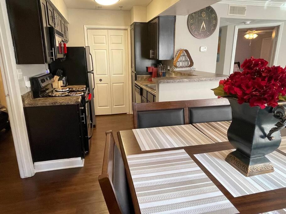 Elegant Classy 2 Bedroom Suite Apartment