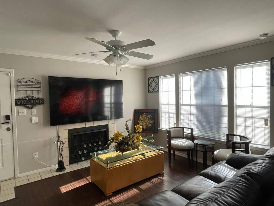 Elegant Classy 2 Bedroom Suite *