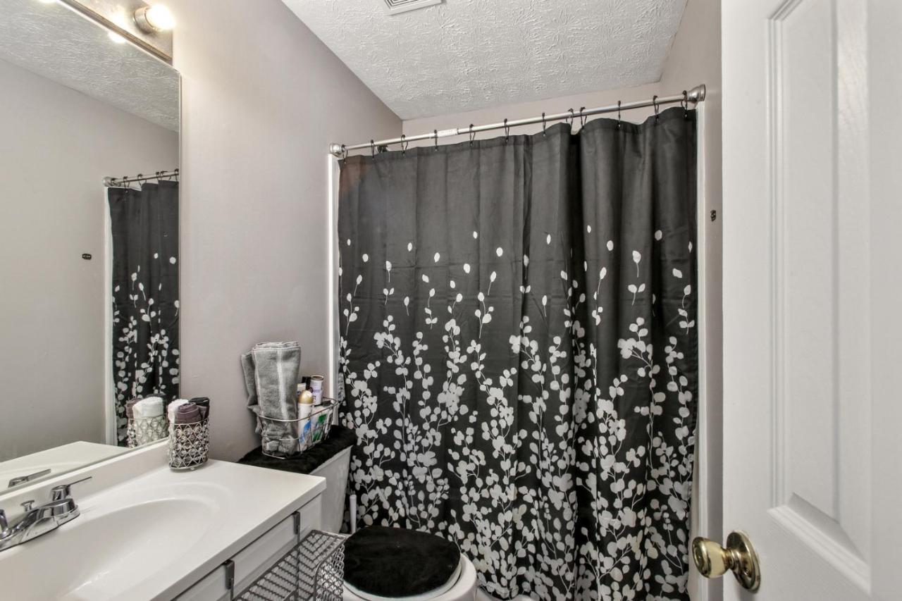 Diamonds Are Forever 4 Bedroom With Hot Tub Holiday home *