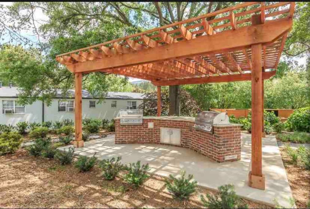Bmw King Bd,wd, Fast Wifi Free Parking, Pool, Hospitals Apartment Atlanta
